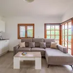 Palms Premium Bungalow, Private, Relaxing, Swimming Pool Apartment